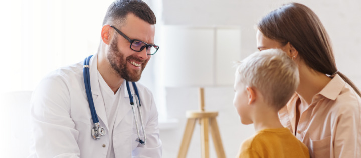 Im Schnitt dauert es 5 Jahre bis zur richtige Diagnose.  7,3 Ärzt:innen werden durchschnittlich aufgesucht, bis die Seltene Erkrankung diagnostiziert wird